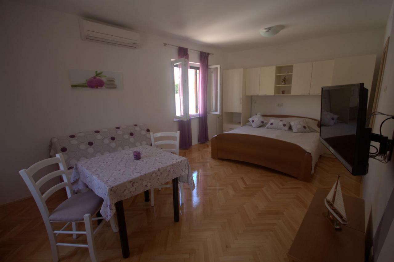 Katarina Porat Apartment *